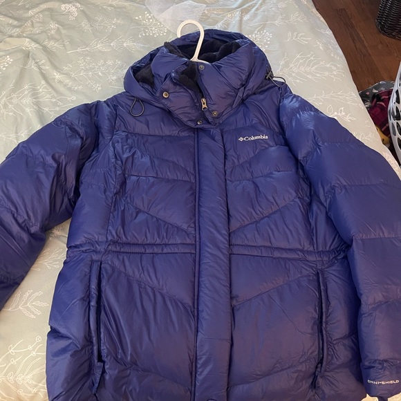 The reason I am selling it is because I have too many jackets and sweaters. - Picture 2 of 2